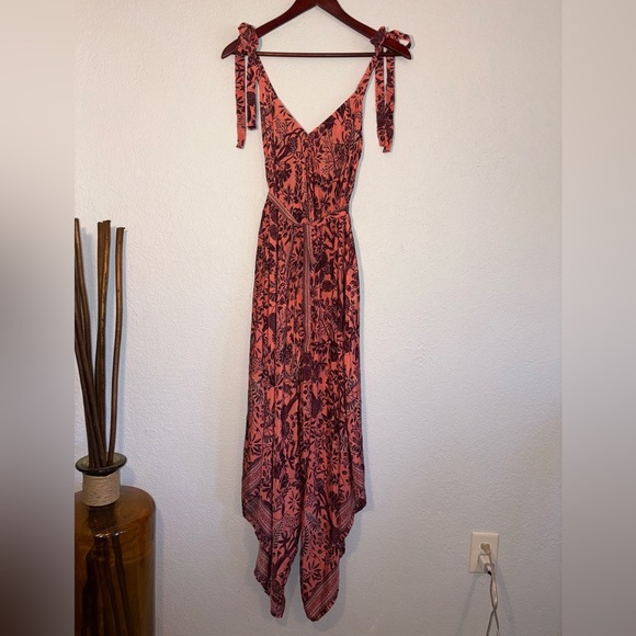 Lightweight, Adjustable jumpsuit - Picture 1 of 7